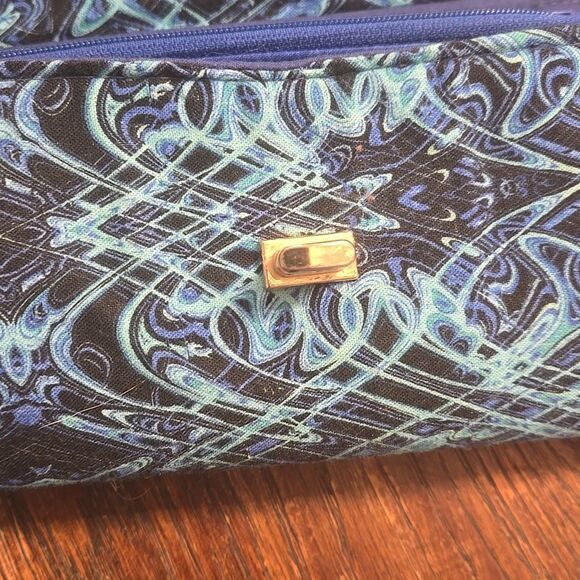 Blue and Gold Crossbody Bag with Swirling Pattern and Metal Clasp - Picture 6 of 9